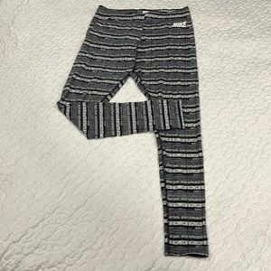 Nike stripe pattern leggings L
